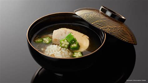  Eel Soup? An Unexpected Delightful Umami Symphony Bursting with Savory Broth and Tender Slivers of Eel!