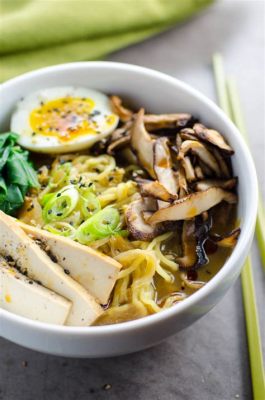  Ramen: Een warme omhelzing van umami en rijke bouillon!